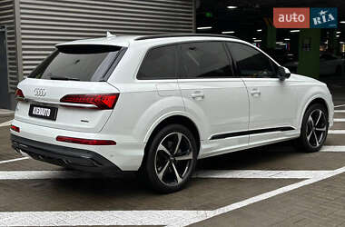 Позашляховик / Кросовер Audi Q7 2019 в 