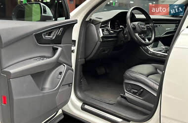 Позашляховик / Кросовер Audi Q7 2019 в 