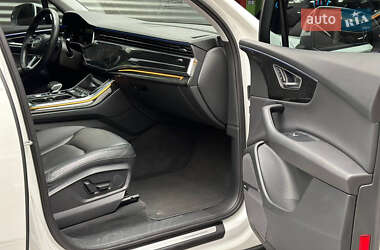 Позашляховик / Кросовер Audi Q7 2019 в 
