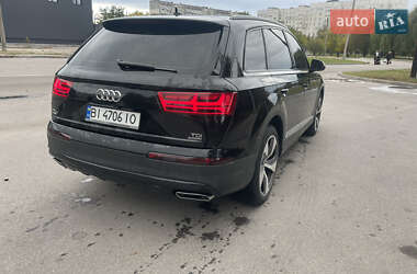 Позашляховик / Кросовер Audi Q7 2015 в 