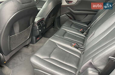 Позашляховик / Кросовер Audi Q7 2015 в 