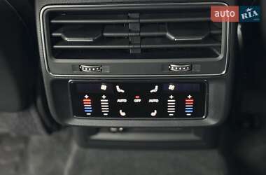 Позашляховик / Кросовер Audi Q7 2020 в 