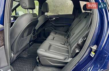 Позашляховик / Кросовер Audi Q7 2020 в 