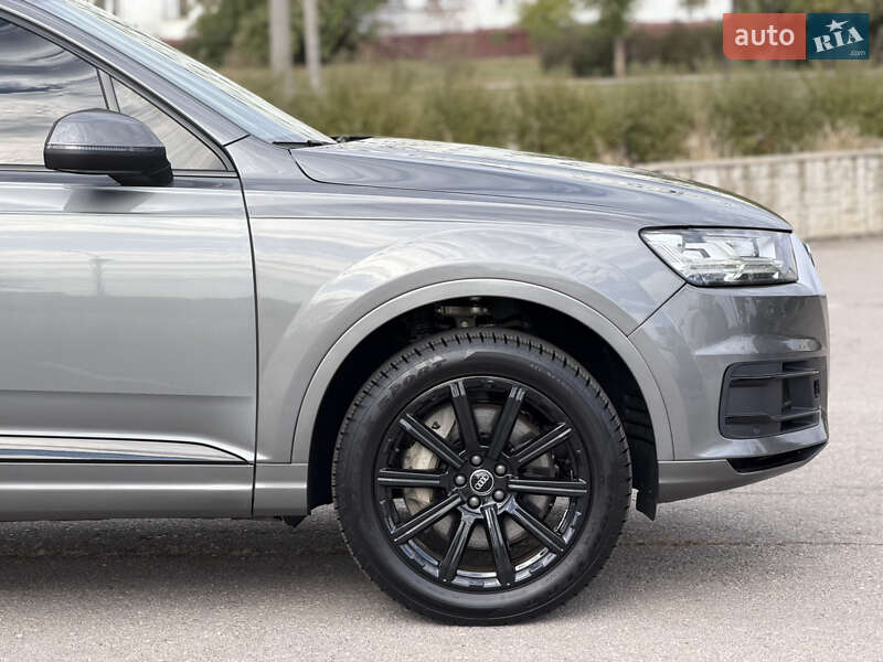 Позашляховик / Кросовер Audi Q7 2017 в Запоріжжі