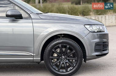 Внедорожник / Кроссовер Audi Q7 2017 в 