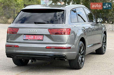 Внедорожник / Кроссовер Audi Q7 2017 в 