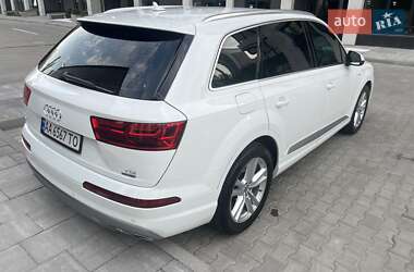 Позашляховик / Кросовер Audi Q7 2018 в 
