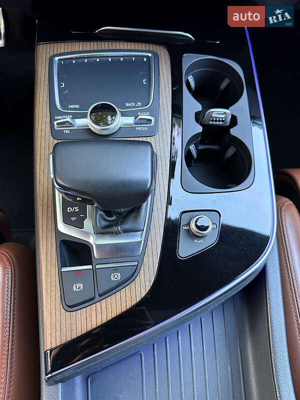 Позашляховик / Кросовер Audi Q7 2017 в Львові