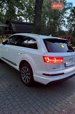 Внедорожник / Кроссовер Audi Q7 2017 в 