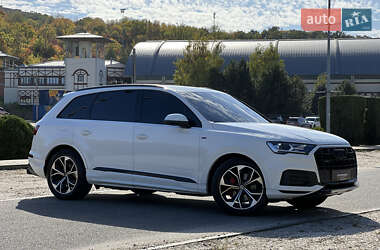 Внедорожник / Кроссовер Audi Q7 2021 в 
