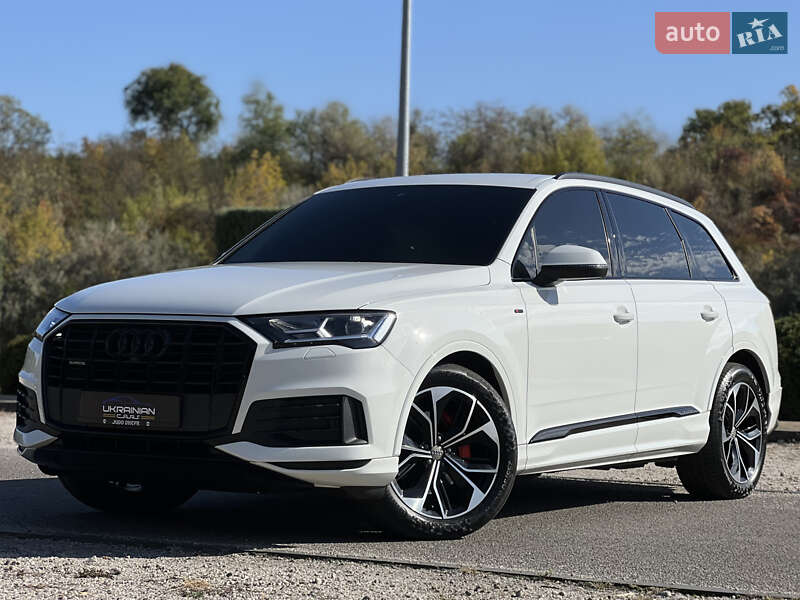 Внедорожник / Кроссовер Audi Q7 2021 в 