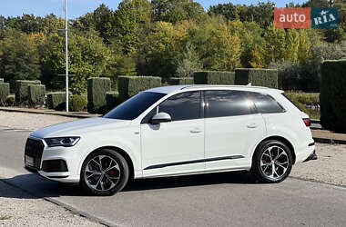 Внедорожник / Кроссовер Audi Q7 2021 в 