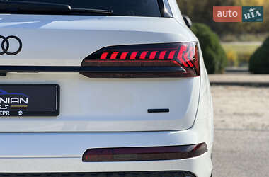 Внедорожник / Кроссовер Audi Q7 2021 в 