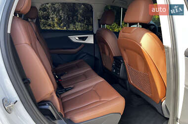 Внедорожник / Кроссовер Audi Q7 2021 в 