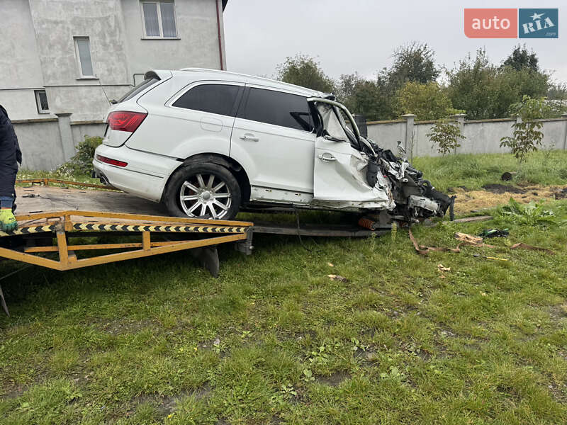 Позашляховик / Кросовер Audi Q7 2015 в Рівному