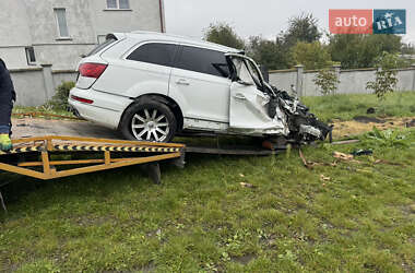 Внедорожник / Кроссовер Audi Q7 2015 в 