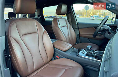 Внедорожник / Кроссовер Audi Q7 2017 в 