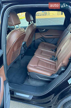 Внедорожник / Кроссовер Audi Q7 2017 в 
