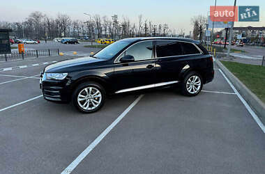 Внедорожник / Кроссовер Audi Q7 2017 в 