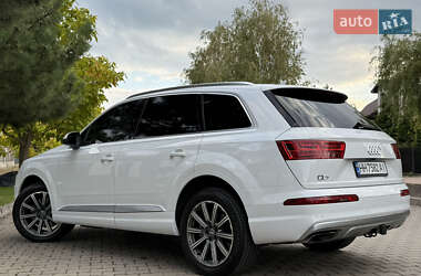 Позашляховик / Кросовер Audi Q7 2018 в 