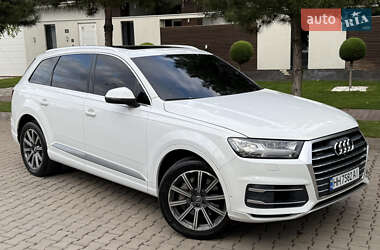 Позашляховик / Кросовер Audi Q7 2018 в 