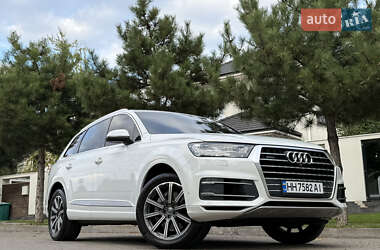 Позашляховик / Кросовер Audi Q7 2018 в 