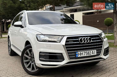 Позашляховик / Кросовер Audi Q7 2018 в 