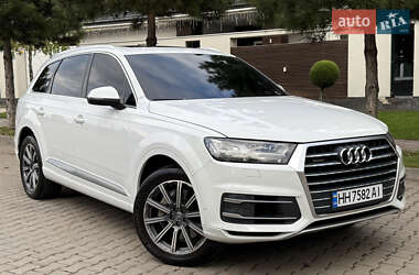 Позашляховик / Кросовер Audi Q7 2018 в 