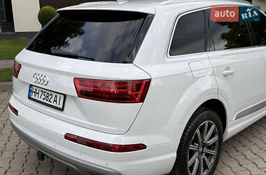 Позашляховик / Кросовер Audi Q7 2018 в 