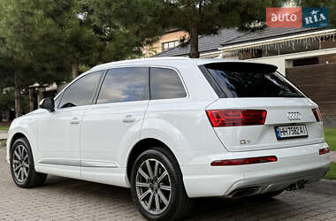 Позашляховик / Кросовер Audi Q7 2018 в 
