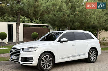 Позашляховик / Кросовер Audi Q7 2018 в 