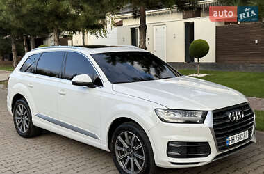 Позашляховик / Кросовер Audi Q7 2018 в 