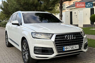 Позашляховик / Кросовер Audi Q7 2018 в 