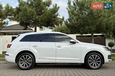 Позашляховик / Кросовер Audi Q7 2018 в 