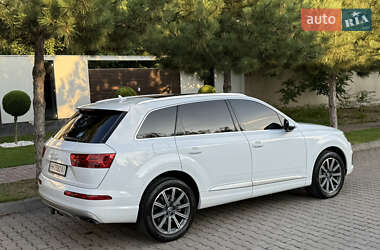 Позашляховик / Кросовер Audi Q7 2018 в 