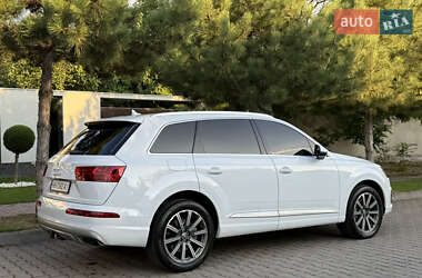 Позашляховик / Кросовер Audi Q7 2018 в 