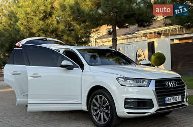 Позашляховик / Кросовер Audi Q7 2018 в 