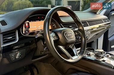 Позашляховик / Кросовер Audi Q7 2018 в 