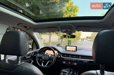 Позашляховик / Кросовер Audi Q7 2018 в 