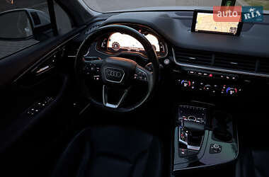 Позашляховик / Кросовер Audi Q7 2018 в 