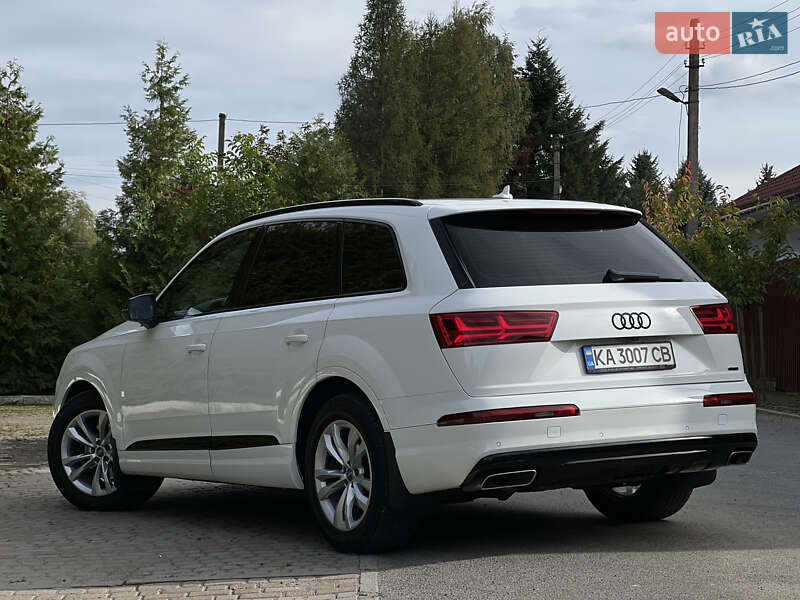Позашляховик / Кросовер Audi Q7 2017 в Ужгороді