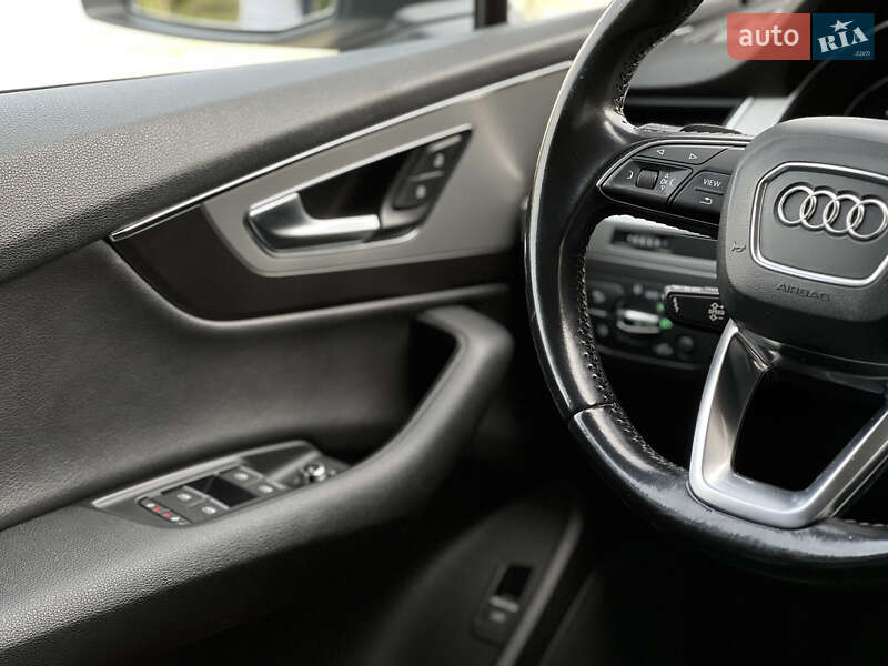 Позашляховик / Кросовер Audi Q7 2017 в Ужгороді