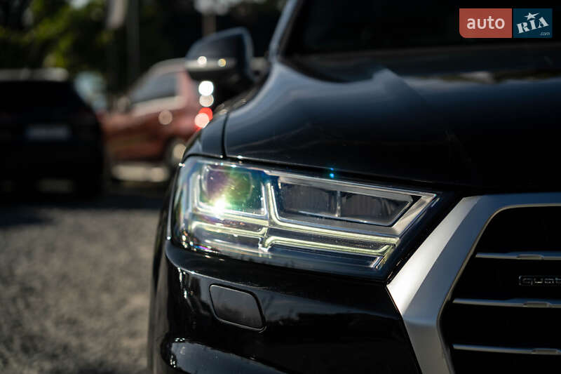 Внедорожник / Кроссовер Audi Q7 2017 в Черновцах