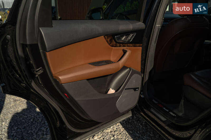 Внедорожник / Кроссовер Audi Q7 2017 в Черновцах