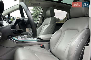 Позашляховик / Кросовер Audi Q7 2020 в 