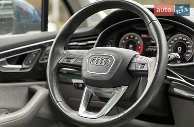 Позашляховик / Кросовер Audi Q7 2020 в 