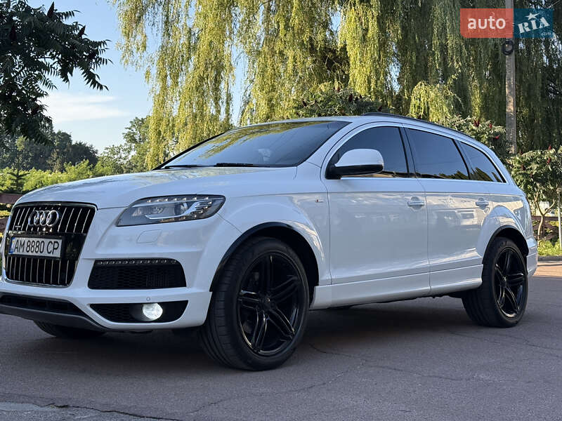 Позашляховик / Кросовер Audi Q7 2010 в 