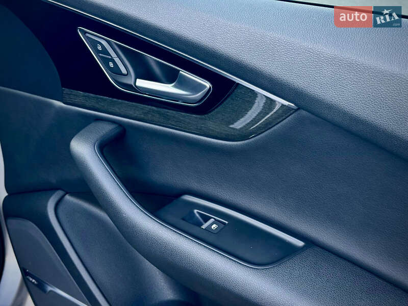 Позашляховик / Кросовер Audi Q7 2017 в Києві