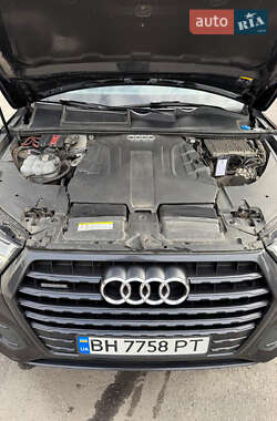 Позашляховик / Кросовер Audi Q7 2017 в 