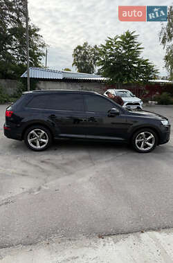 Позашляховик / Кросовер Audi Q7 2017 в 